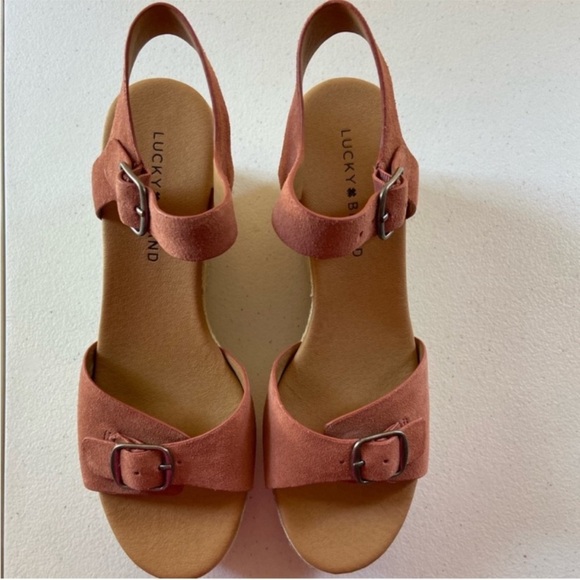 NWOT! Lucky Brand Mauve Wedge Sandals - Picture 2 of 5